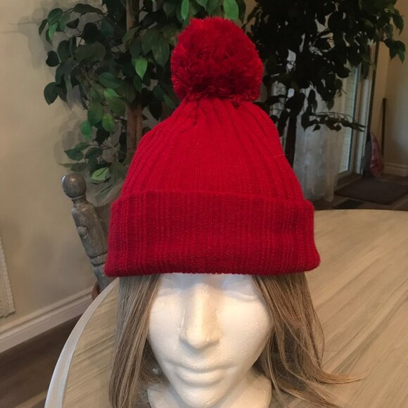 Ladies Red Knit Winter Cap With Pom One Size - Picture 1 of 3